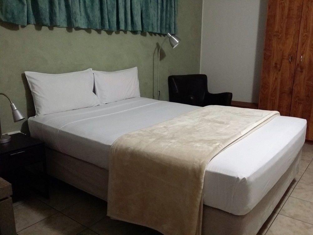 Galaxy Mackay Motor Inn Bagian luar foto